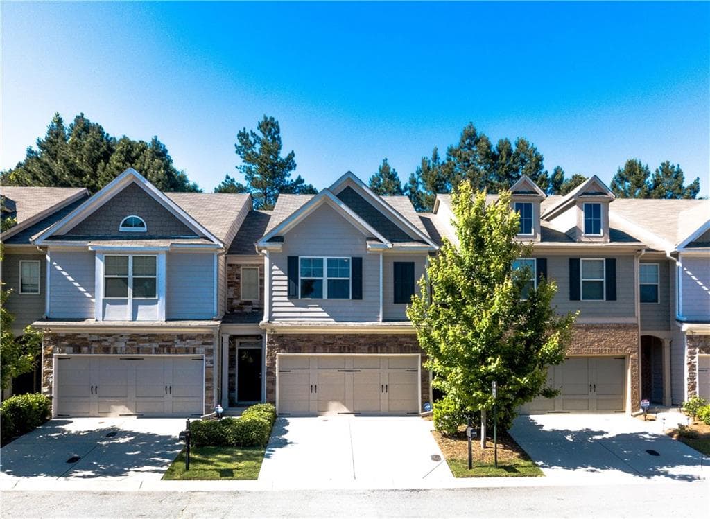 3 bedroom, 3 bathroom, 2,016 sq ft townhouse sold at 2428 Whiteoak Run 20, Smyrna, GA 30080