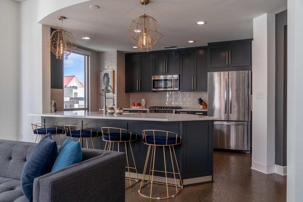2 bedroom, 3 bathroom, 1,732 sq ft condominium sold at 222 12th Street 1402, Atlanta, GA 30309