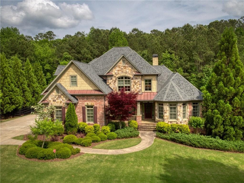 5 bedroom, 6 bathroom, 6,946 sq ft single family residence sold at 9119 Eves Circle, Roswell, GA 30076