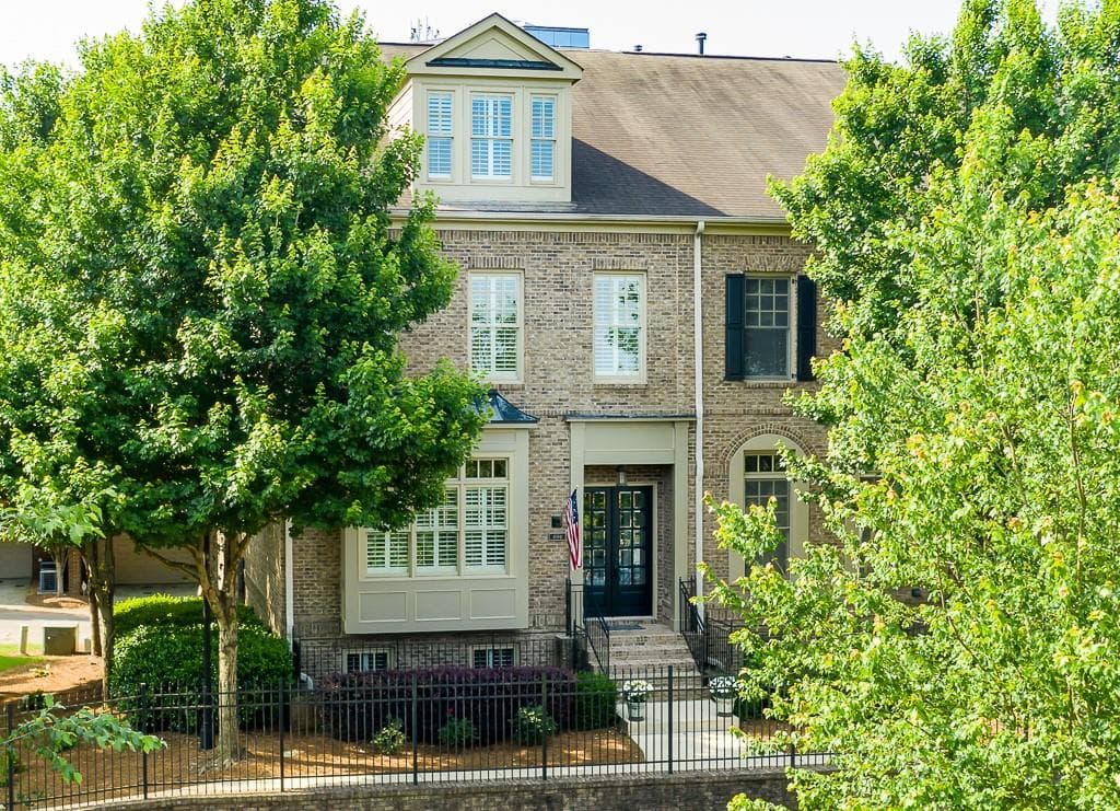 4 bedroom, 5 bathroom, 3,536 sq ft townhouse sold at 694 Lockton Place, Atlanta, GA 30342