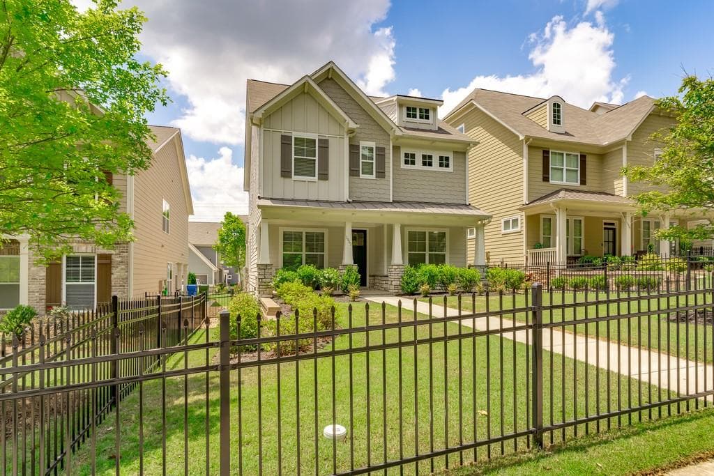 4 bedroom, 4 bathroom, 2,500 sq ft single family residence sold at 1952 Perry Boulevard, Atlanta, GA 30318