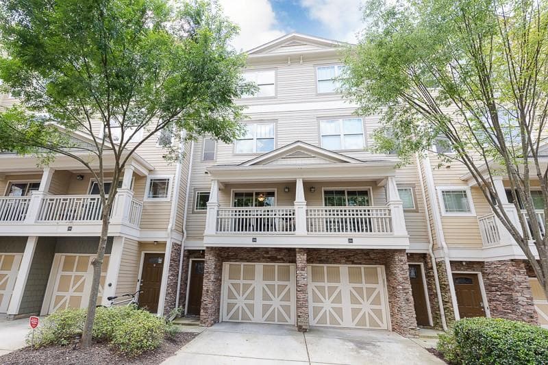2 bedroom, 3 bathroom, 1,284 sq ft townhouse sold at 221 SEMEL Circle 266, Atlanta, GA 30309