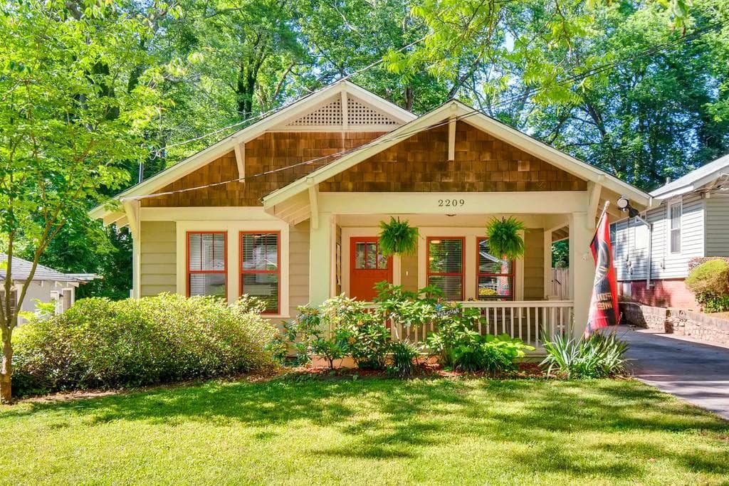 3 bedroom, 2 bathroom, 1,660 sq ft single family residence sold at 2209 Ridgedale Road, Atlanta, GA 30317