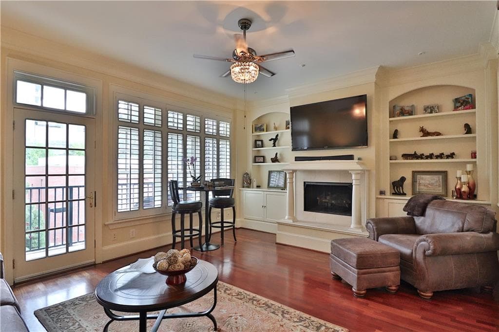1 bedroom, 1 bathroom, 911 sq ft condominium sold at 77 Peachtree Place 417, Atlanta, GA 30309