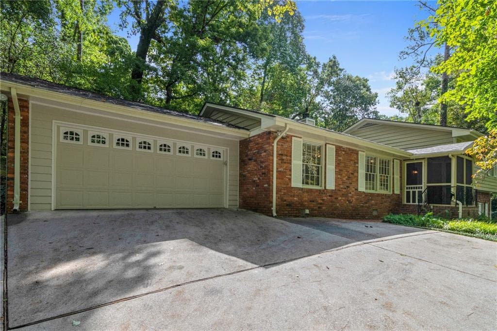 3 bedroom, 4 bathroom, 2,165 sq ft single family residence sold at 5195 Timber Trail South, Atlanta, GA 30342