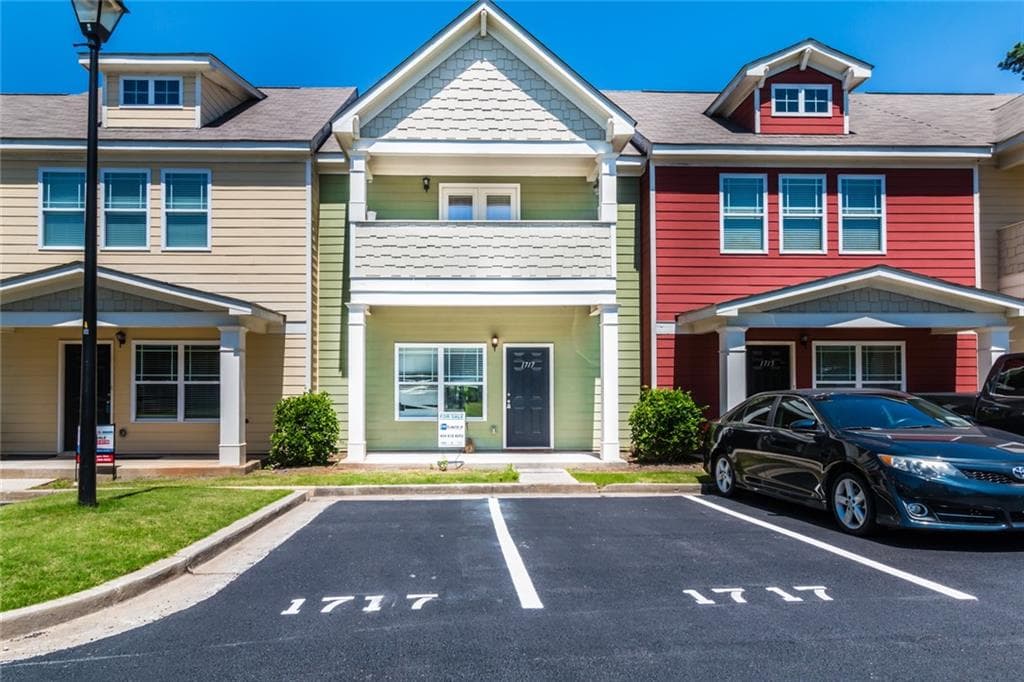 3 bedroom, 3 bathroom, 1,302 sq ft townhouse sold at 1717 Brookside Lay Circle, Norcross, GA 30093