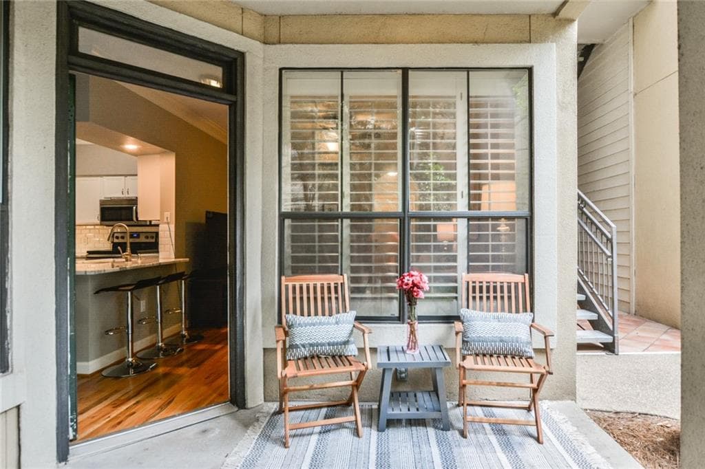 1 bedroom, 1 bathroom, 919 sq ft condominium sold at 3777 Peachtree Road 1206, Brookhaven, GA 30319