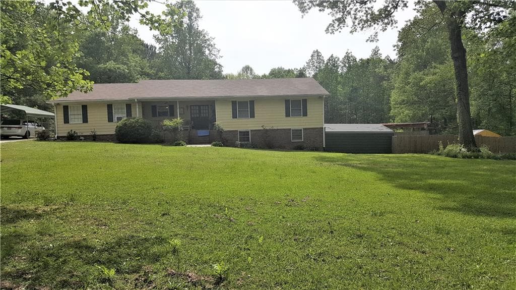 5 bedroom, 2 bathroom single family residence sold at 6373 Escoe Dr, Loganville, GA 30052