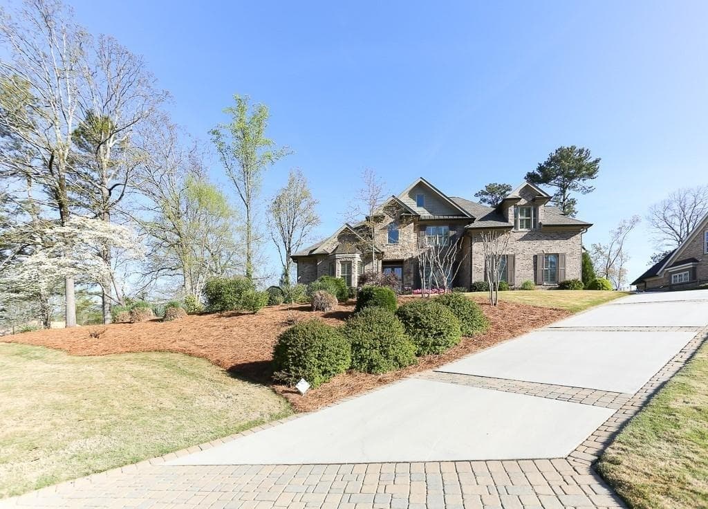 5 bedroom, 4 bathroom, 4,852 sq ft single family residence sold at 1270 BECKET Drive, Brookhaven, GA 30319