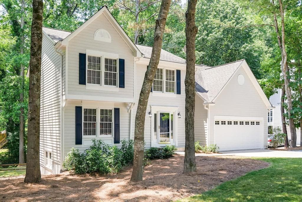 5 bedroom, 4 bathroom, 3,205 sq ft single family residence sold at 4022 Watkins Glen Drive, Woodstock, GA 30189