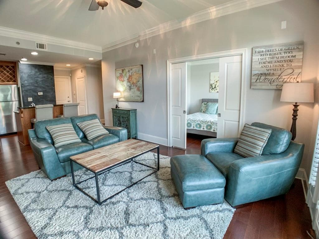 2 bedroom, 2 bathroom, 1,114 sq ft condominium sold at 2255 Peachtree Road 721, Atlanta, GA 30309