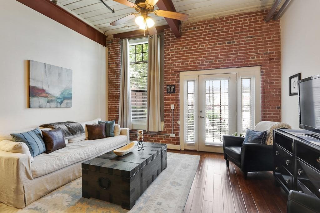 2 bedroom, 2 bathroom, 1,120 sq ft condominium sold at 1261 Caroline Street 104, Atlanta, GA 30307
