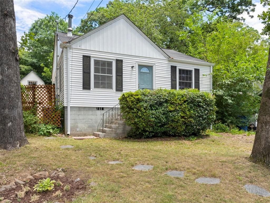 2 bedroom, 1 bathroom single family residence sold at 1467 Hawthorne Avenue, Atlanta, GA 30309