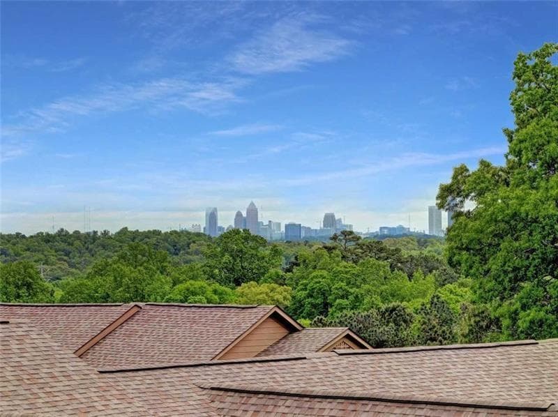 3 bedroom, 5 bathroom, 3,700 sq ft townhouse sold at 3884 Paces Lookout Drive, Atlanta, GA 30339