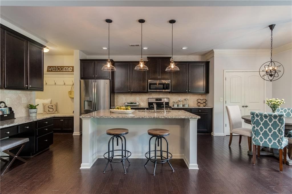 5 bedroom, 4 bathroom, 2,600 sq ft single family residence sold at 624 Georgia Way, Woodstock, GA 30188