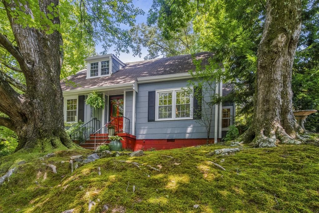3 bedroom, 2 bathroom, 1,360 sq ft single family residence sold at 3055 Skyland Drive, Brookhaven, GA 30341