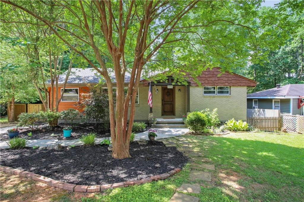 3 bedroom, 1 bathroom, 1,192 sq ft single family residence sold at 1078 Oakview Drive, Smyrna, GA 30080