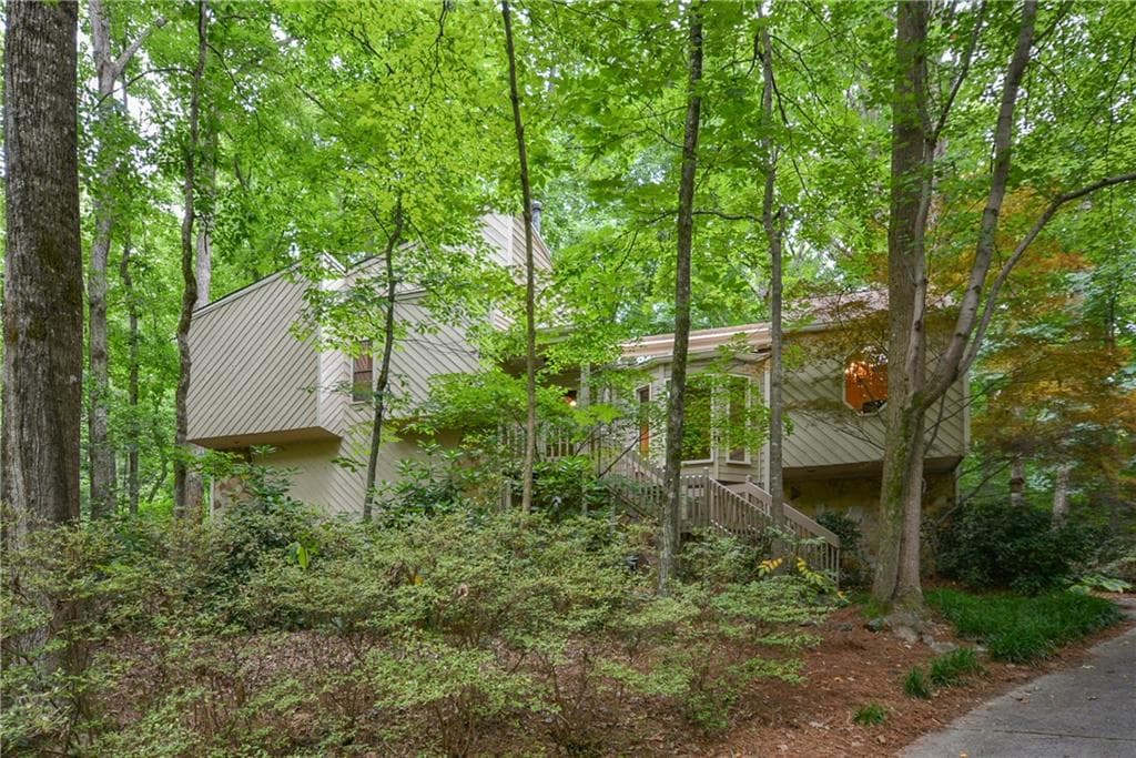 4 bedroom, 3 bathroom, 2,372 sq ft single family residence sold at 3880 Cedar Cliff Court, Smyrna, GA 30080