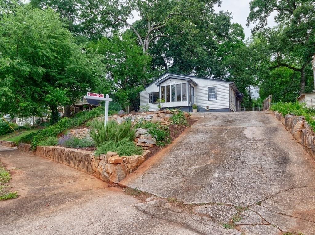 3 bedroom, 2 bathroom, 1,476 sq ft single family residence sold at 2274 COTTAGE GROVE Avenue, Atlanta, GA 30317