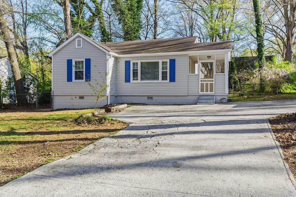 3 bedroom, 2 bathroom, 1,450 sq ft single family residence sold at 3427 Glen Road, Decatur, GA 30032