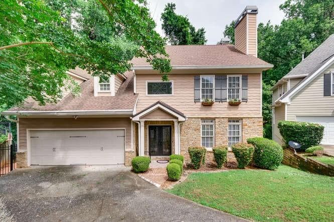 5 bedroom, 4 bathroom single family residence sold at 555 Fountain Oaks Way, Sandy Springs, GA 30342