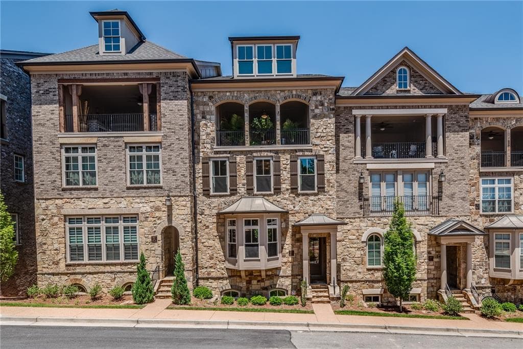 4 bedroom, 5 bathroom, 4,302 sq ft townhouse sold at 3821 Lookout Perch Lane, Atlanta, GA 30339