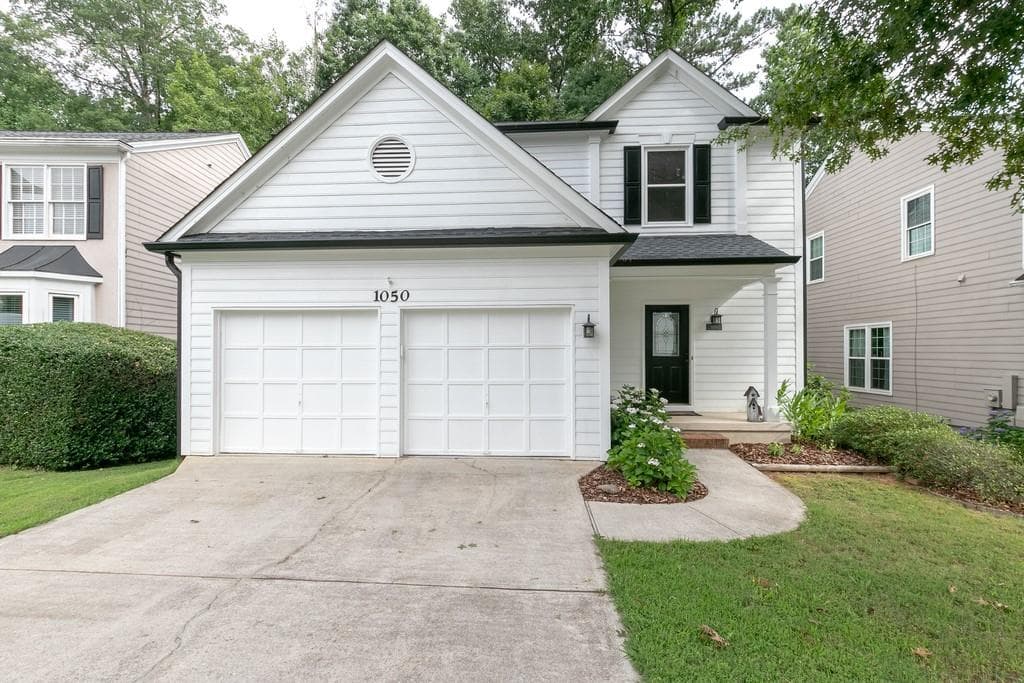 3 bedroom, 3 bathroom, 1,976 sq ft single family residence sold at 1050 Westwell Run, Alpharetta, GA 30022