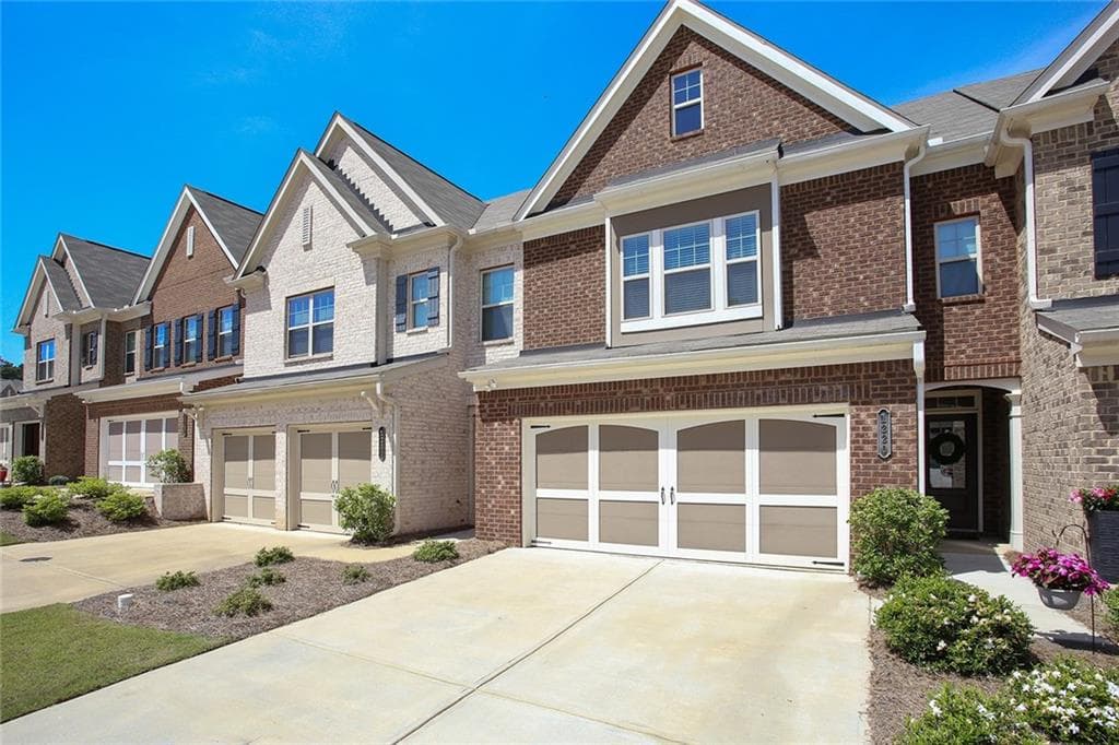 3 bedroom, 3 bathroom, 1,827 sq ft townhouse sold at 1220 Hampton Oaks Drive, Alpharetta, GA 30004