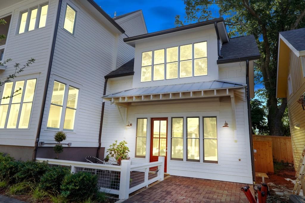 1 bedroom, 2 bathroom, 724 sq ft townhouse sold at 205 La France Walk, Atlanta, GA 30307