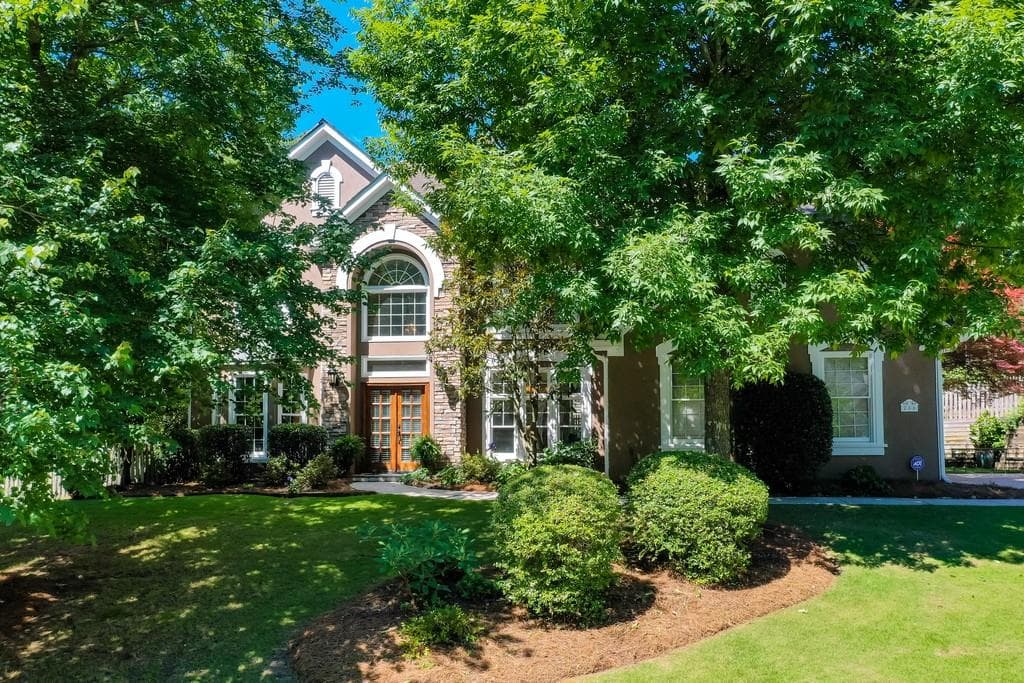 4 bedroom, 3 bathroom, 2,887 sq ft single family residence sold at 250 Saint Devon Crossing, Johns Creek, GA 30097