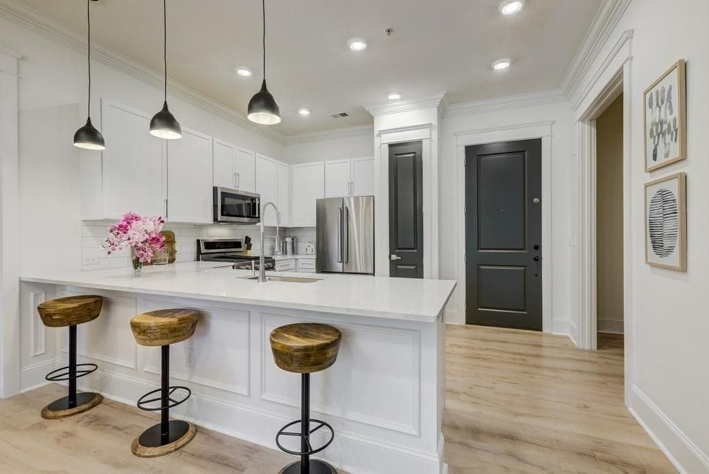 2 bedroom, 2 bathroom, 1,147 sq ft condominium sold at 625 Piedmont Avenue 2030, Atlanta, GA 30308