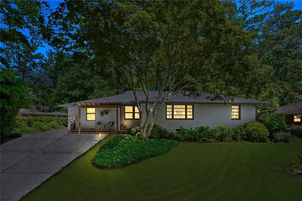 3 bedroom, 3 bathroom, 2,630 sq ft single family residence sold at 1917 Ravenwood Way, Atlanta, GA 30329