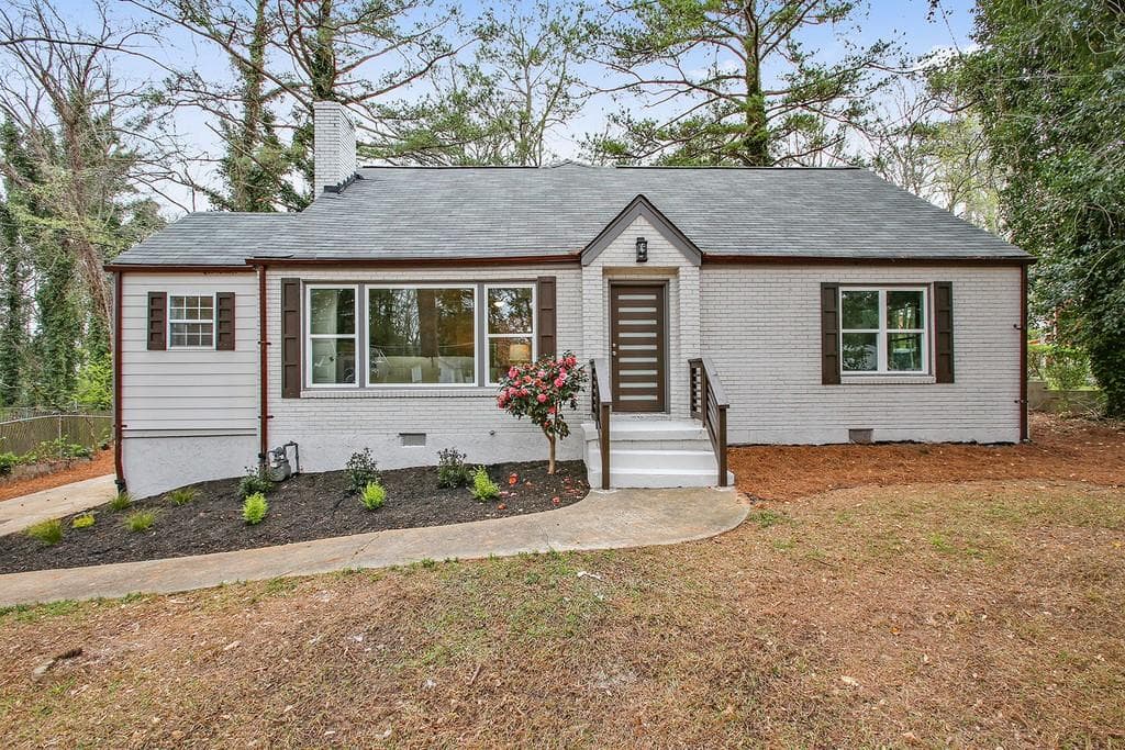 4 bedroom, 2 bathroom, 2,400 sq ft single family residence sold at 1215 Fayetteville Road, Atlanta, GA 30316