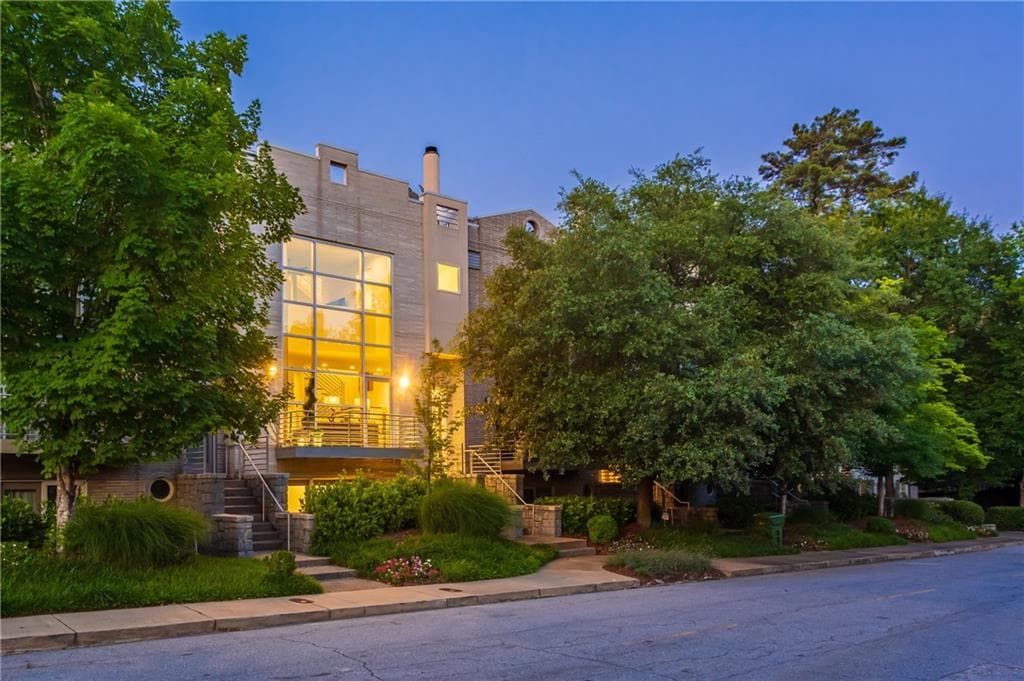 3 bedroom, 4 bathroom, 3,750 sq ft townhouse sold at 3695 Peachtree Road C, Atlanta, GA 30319
