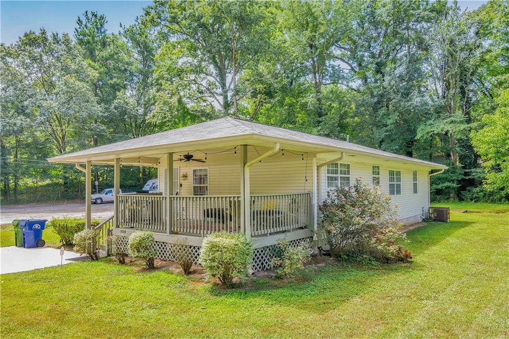 3 bedroom, 2 bathroom, 990 sq ft single family residence sold at 1916 Main Street, Atlanta, GA 30318