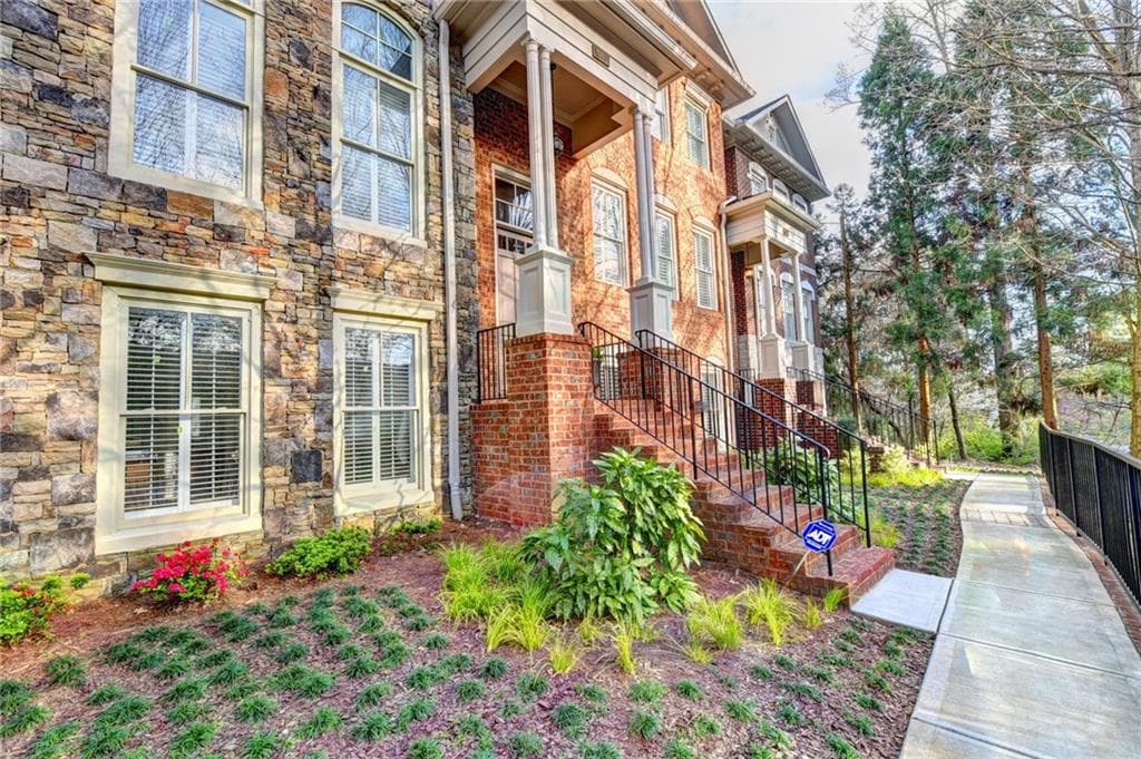 4 bedroom, 4 bathroom, 2,512 sq ft townhouse sold at 1075 Charles Towne Square, Atlanta, GA 30328