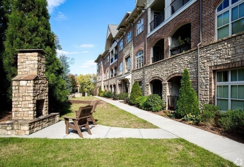 1 bedroom, 1 bathroom, 916 sq ft condominium sold at 625 Piedmont Avenue 2025, Atlanta, GA 30308