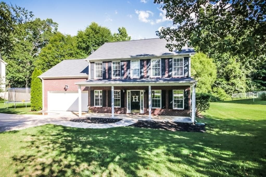 4 bedroom, 3 bathroom, 1,968 sq ft single family residence sold at 2232 Vintage Oaks Drive, Loganville, GA 30052