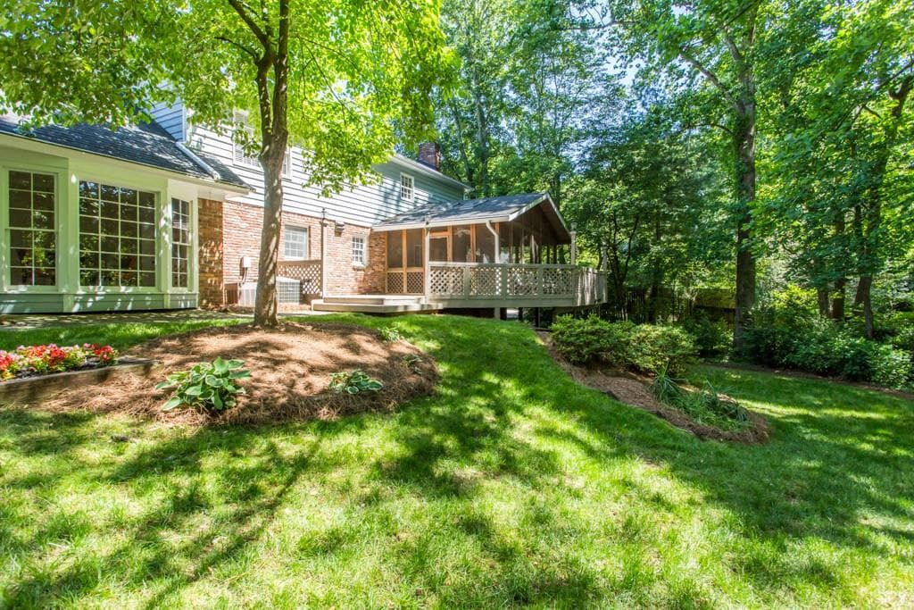 5 bedroom, 3 bathroom single family residence sold at 1633 Wellshire Lane, Dunwoody, GA 30338