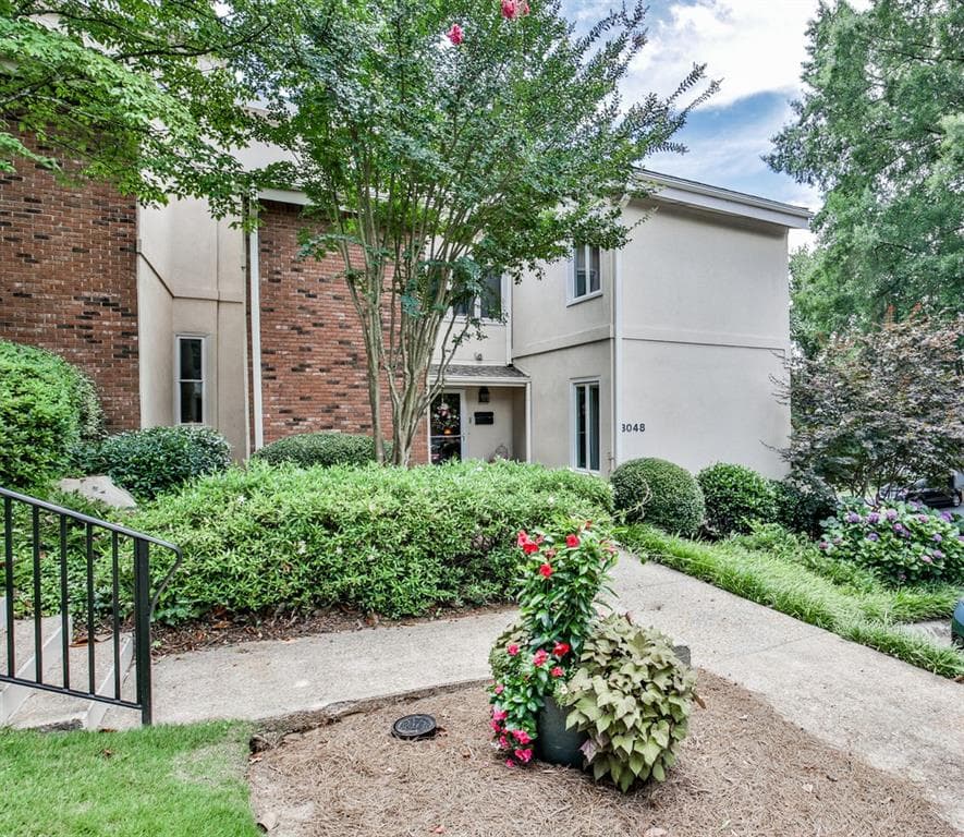 3 bedroom, 3 bathroom, 2,552 sq ft townhouse sold at 3048 Vinings Ferry Drive, Atlanta, GA 30339