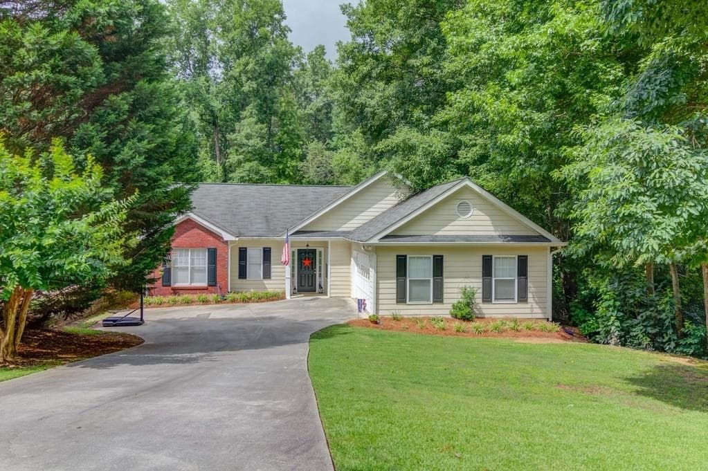 3 bedroom, 2 bathroom, 1,490 sq ft single family residence sold at 1790 HUNTINGTON HILL Trace, Buford, GA 30519