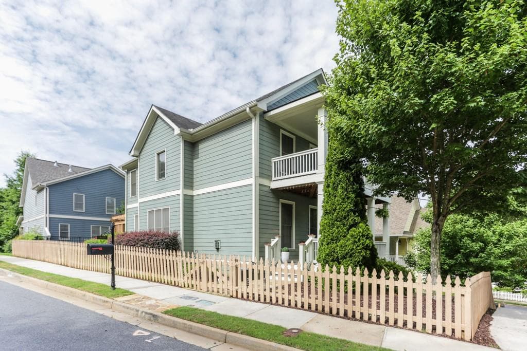 3 bedroom, 3 bathroom, 2,162 sq ft single family residence sold at 1637 Duncan Drive, Atlanta, GA 30318