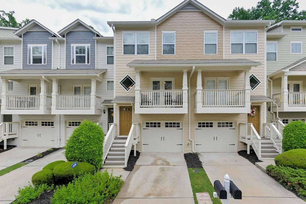 3 bedroom, 4 bathroom, 1,326 sq ft townhouse sold at 1509 LIBERTY Parkway, Atlanta, GA 30318