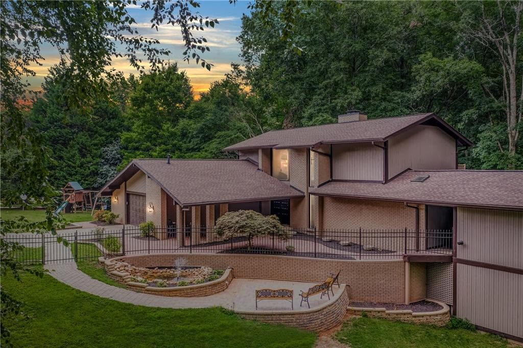 3 bedroom, 5 bathroom, 3,334 sq ft single family residence sold at 3595 Canon Creek Drive, Cumming, GA 30041