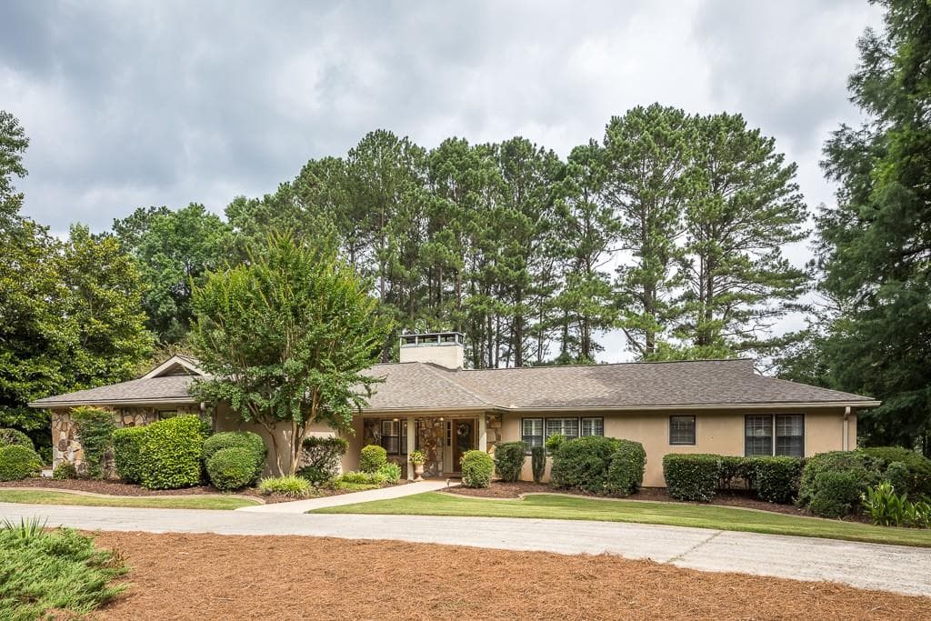 4 bedroom, 5 bathroom, 2,064 sq ft single family residence sold at 1005 Oakhaven Drive, Roswell, GA 30075