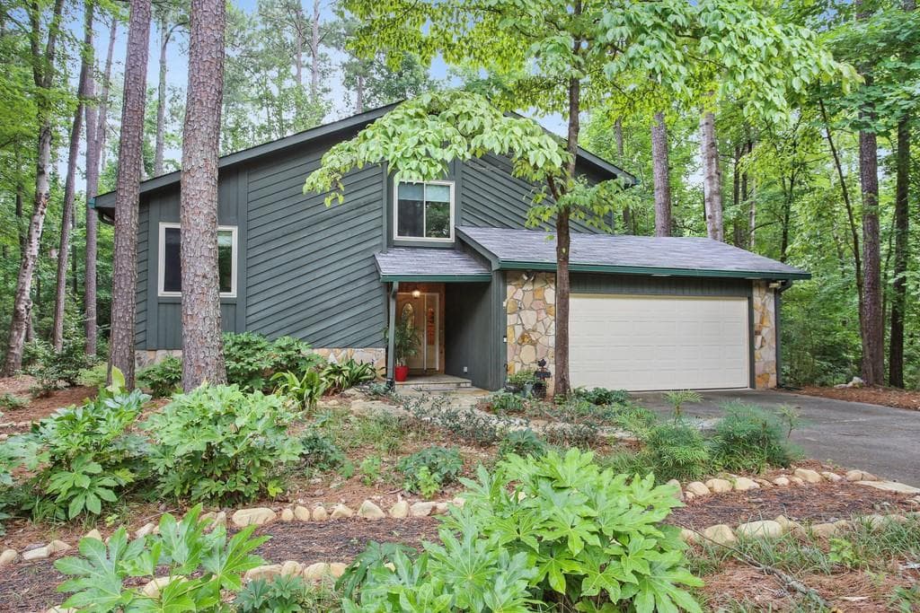 4 bedroom, 3 bathroom, 2,050 sq ft single family residence sold at 9700 HILLSIDE Drive, Roswell, GA 30076