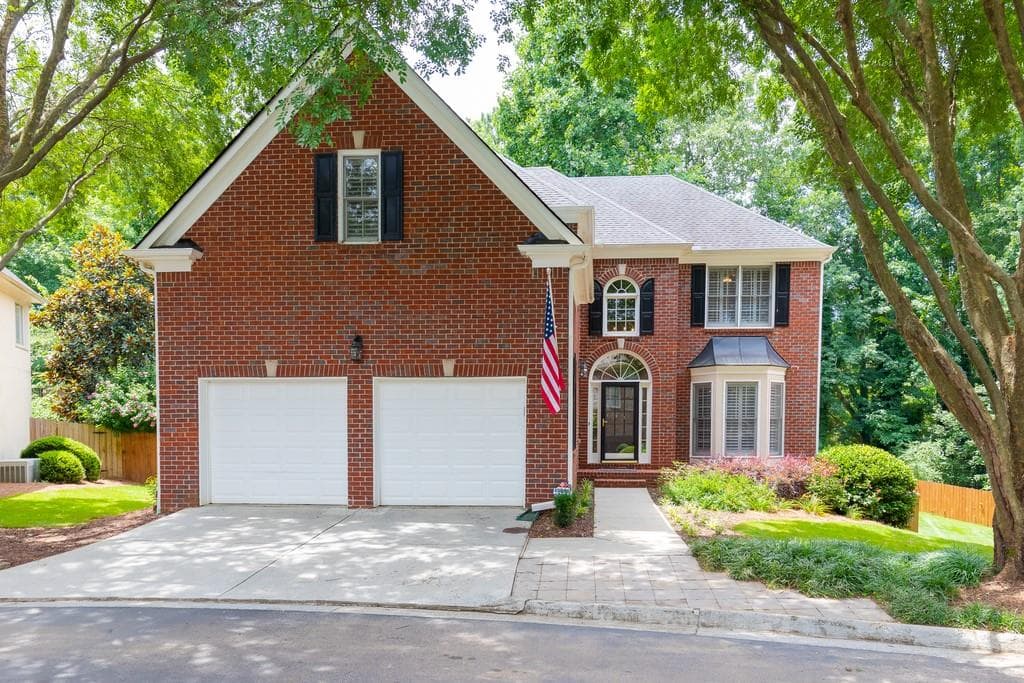 5 bedroom, 5 bathroom, 4,309 sq ft single family residence sold at 6270 Glen Oaks Lane, Sandy Springs, GA 30328