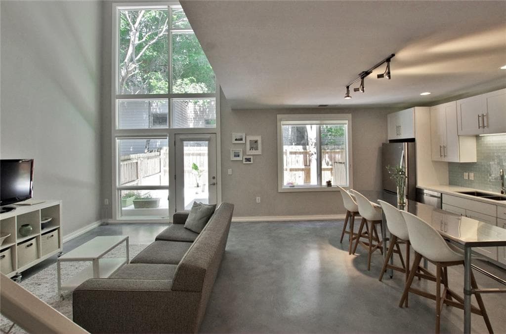 2 bedroom, 2 bathroom, 1,235 sq ft townhouse sold at 1303 Hoffman Lane 109, Atlanta, GA 30318