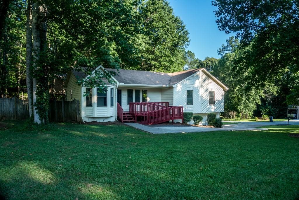 5 bedroom, 3 bathroom, 1,428 sq ft single family residence sold at 647 Sunshine Trace, Acworth, GA 30102