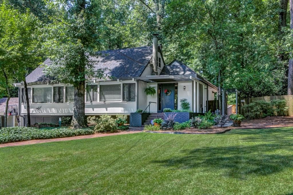 3 bedroom, 3 bathroom, 2,876 sq ft single family residence sold at 2466 Ridgewood Road, Atlanta, GA 30318